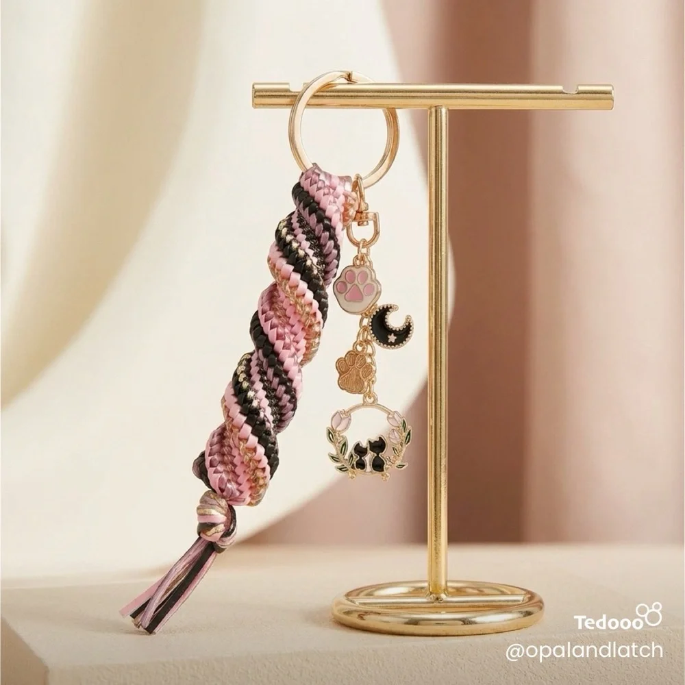 Pretty Paws Keychain - Picture 2 of 4